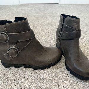 Sorel Joan of Arctic Dark Gray Wedge Ankle Boots with Buckle Detail